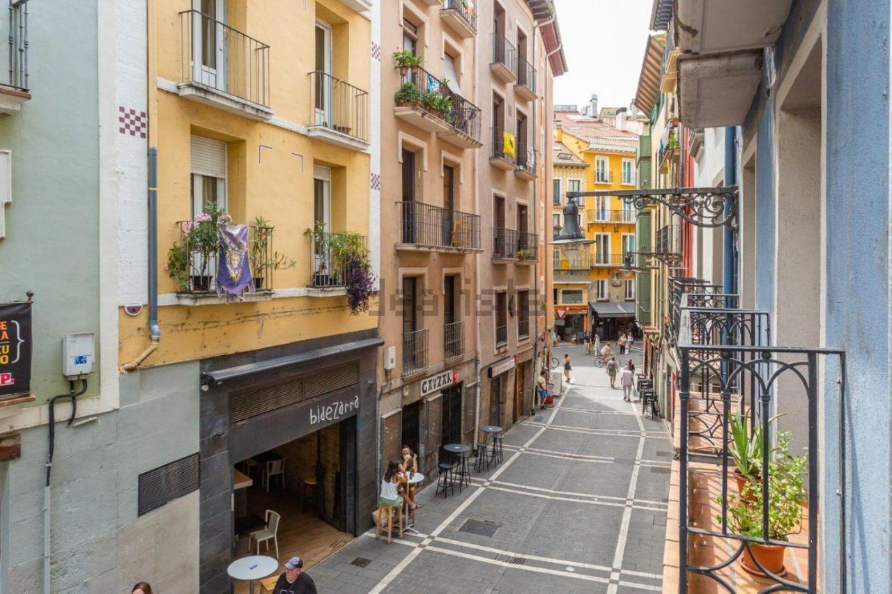 Trampantojo Apartamento En El Corazon De Pamplona Apartment Exterior photo