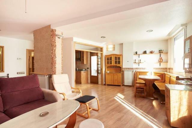 Trampantojo Apartamento En El Corazon De Pamplona Apartment Exterior photo
