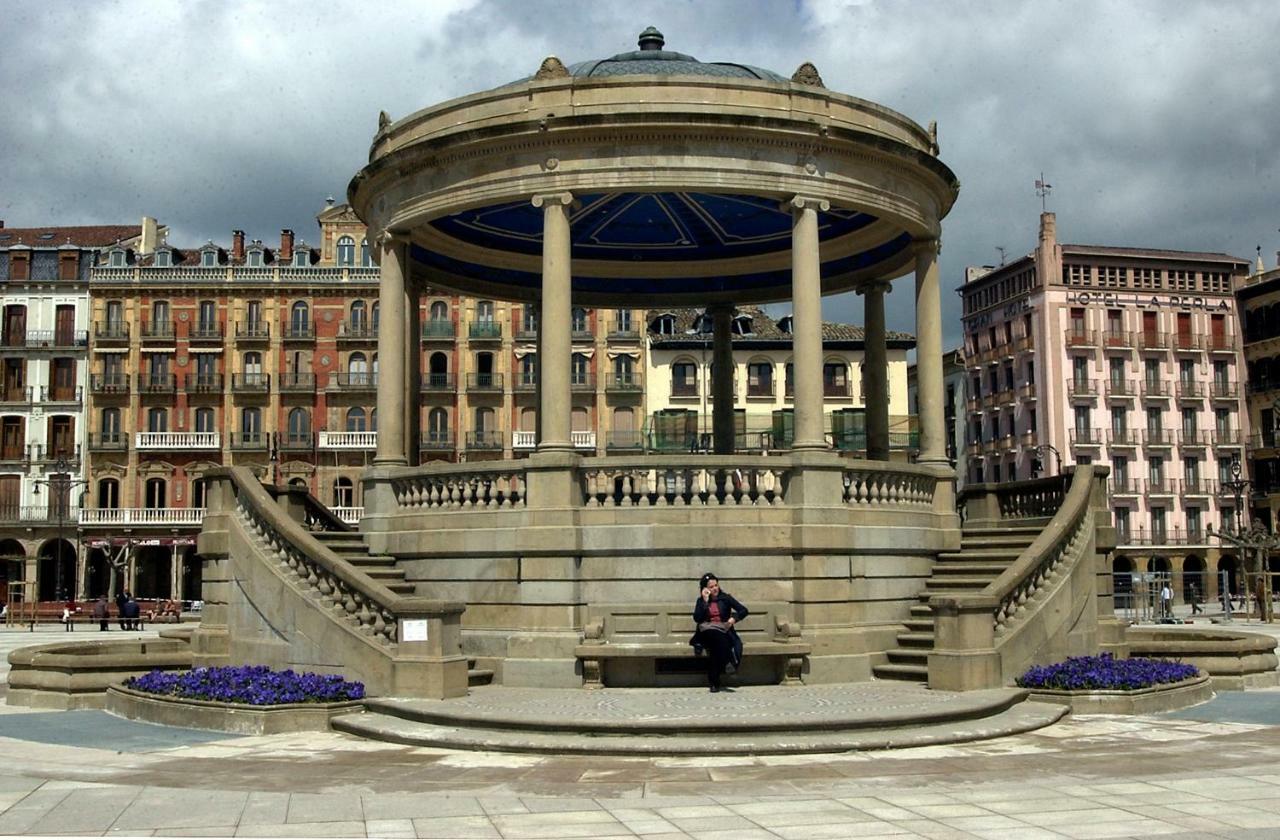 Trampantojo Apartamento En El Corazon De Pamplona Apartment Exterior photo