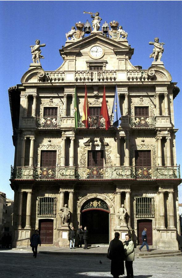 Trampantojo Apartamento En El Corazon De Pamplona Apartment Exterior photo